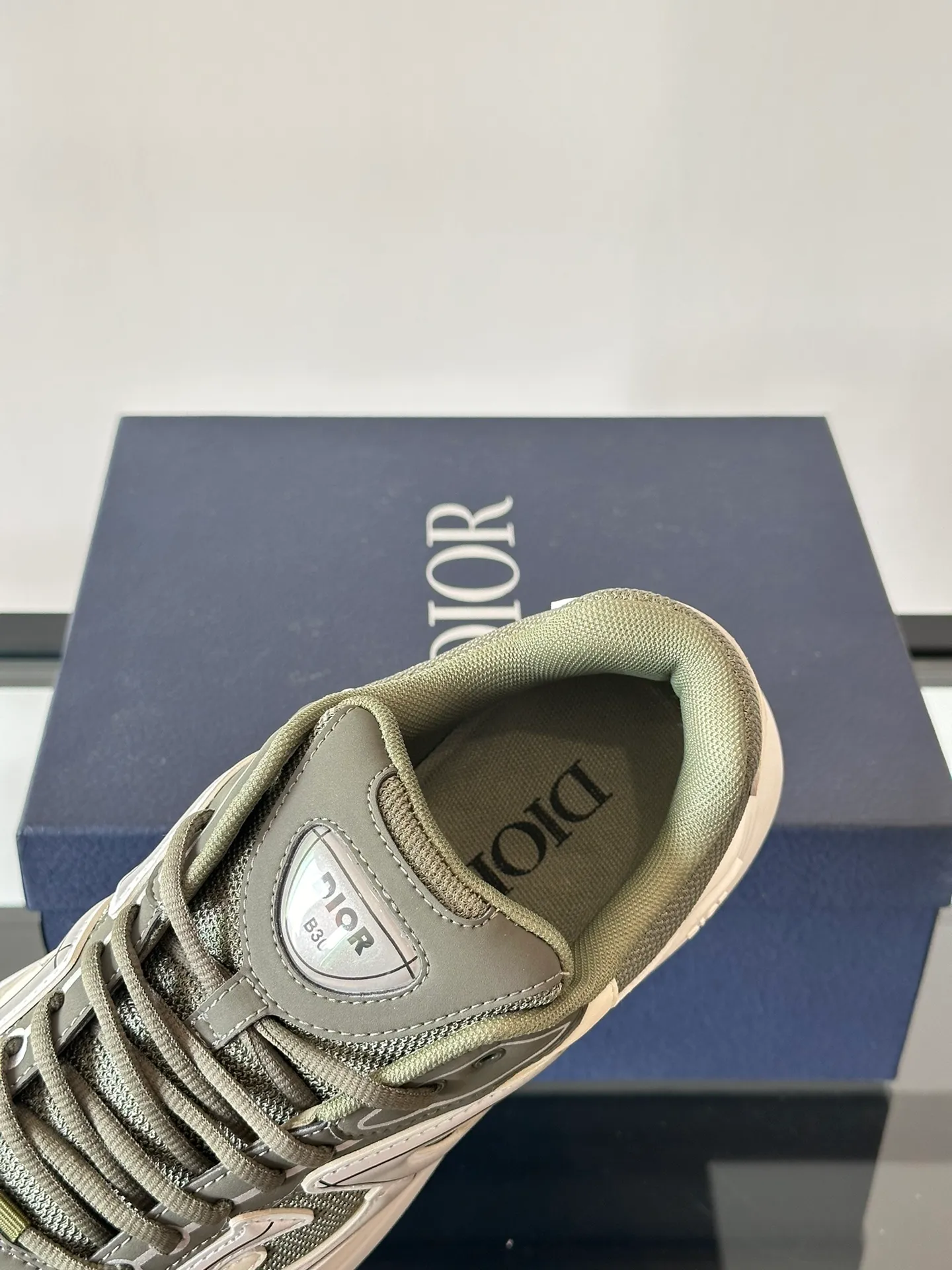 Men's Men's Shoes 💰p440 "Dio*" Dior B30 series sports shoes, multi-color mesh fabric and multi-color technical fabrics, this season's new B30 low-top sports shoes are one of the flagship styles of the series. Crafted from multicolor mesh and technical fabrics, it's finished with a reflective "CD30" graphic and silver-toned "DIOR B30" and "CD30" logos on the heel and tongue. An extra-light, sculpted rubber sole with signature accents adds style, while internal stretch details create ideal comfort. It can be matched with various casual styles to show a fashionable and modern sports style. Size: 38-44 (45-46 customized)